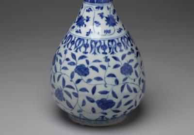 图片[2]-Gall-bladder-shaped vase with floral scrolls in underglaze blue, Ming dynasty, Jiajing reign (1522-1566)-China Archive